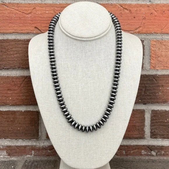 20.5 inch Navajo Style Pearl Saucer Necklace - Picture 2 of 2